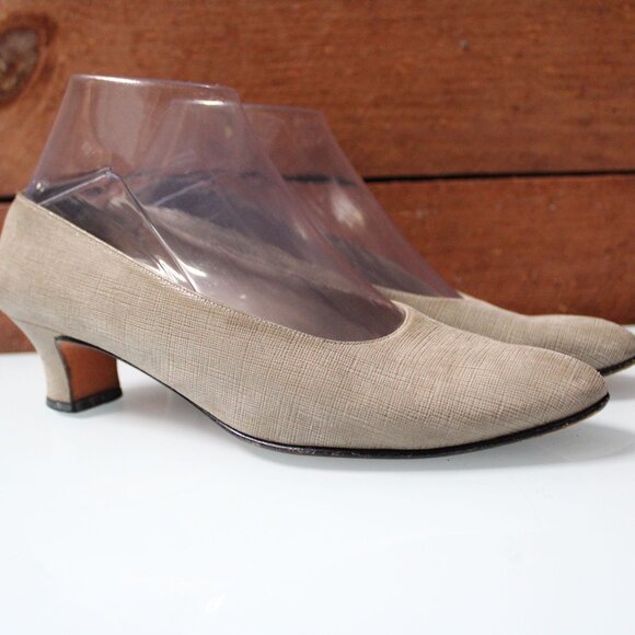 Salvatore Ferragamo Beige Textured Kitten Heel Pumps Size 6.5 B Women’s Italy - Picture 1 of 13